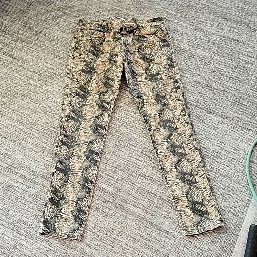 Cabi 958 Tan Black Snake Skin Pattern Skinny Jeans Size 6
